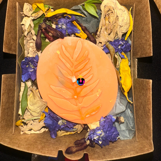 Oval Sculpted Leaf Candle | Custom Color & Scent